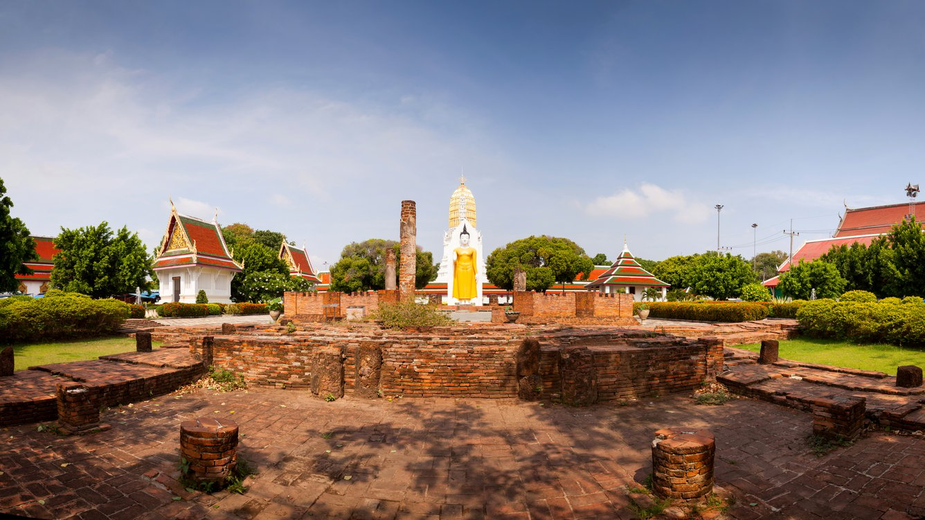 Wat Phra Sri Mahathat poi Thailand Holiday