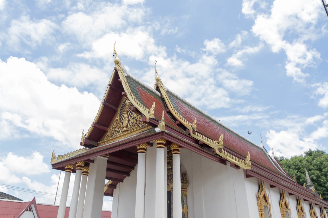 Wat Phra Sri Mahathat poi Thailand Holiday