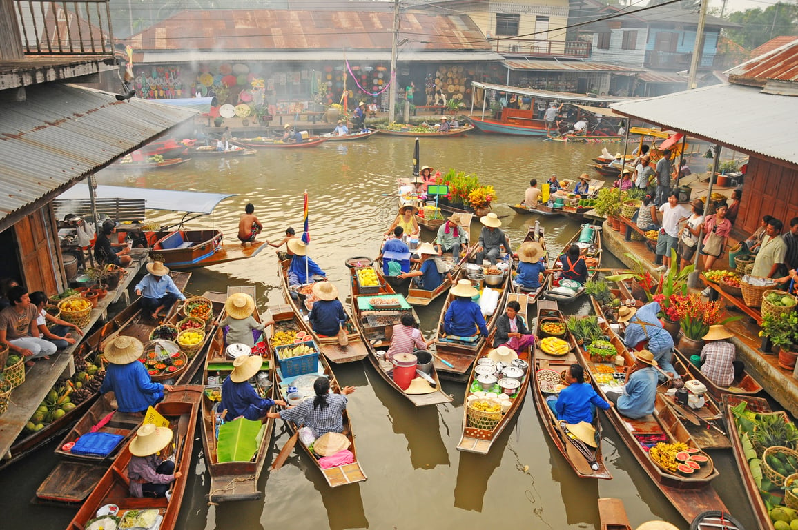 Amphawa Floating Market poi Thailand Holiday