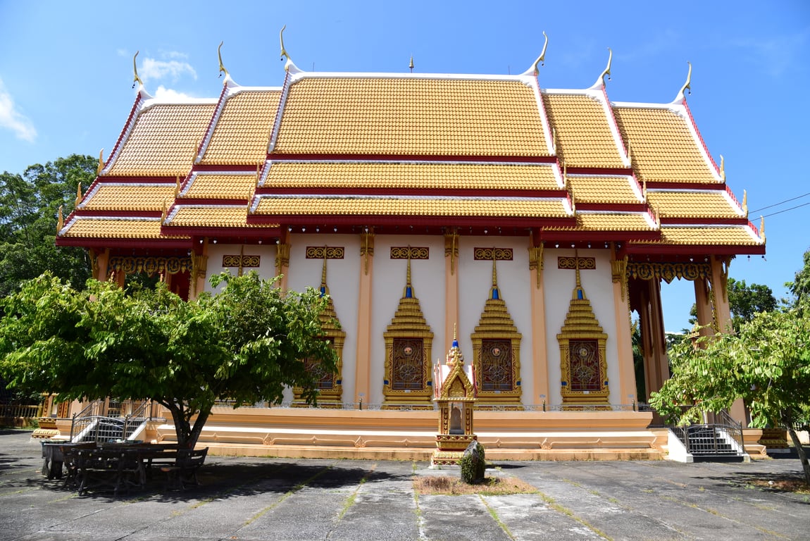 Wat Phra Thong poi Thailand Holiday