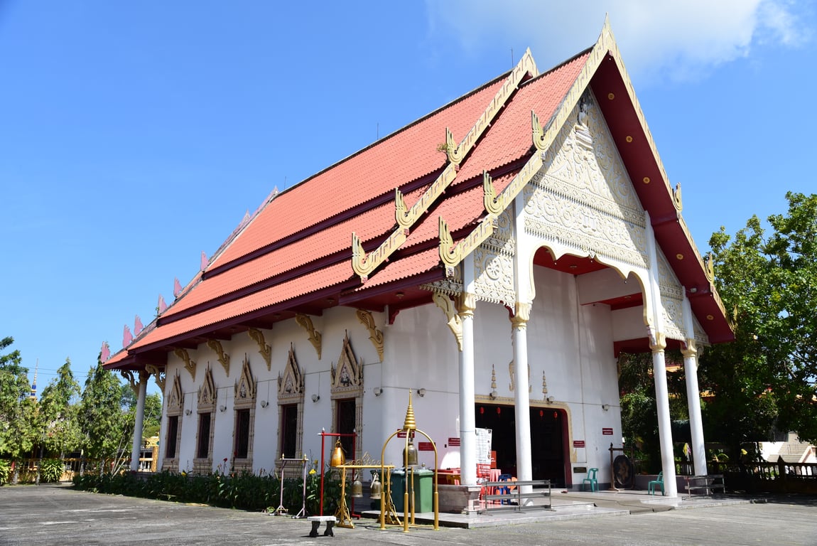 Wat Phra Thong poi Thailand Holiday