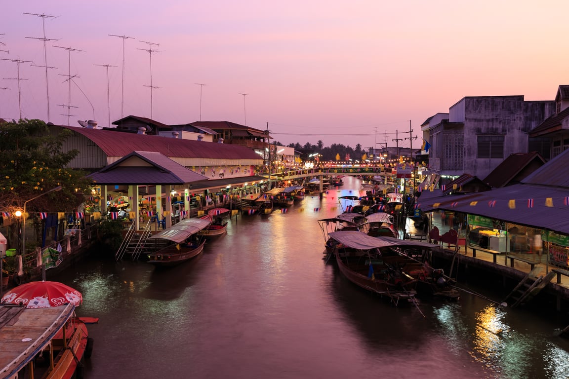 Amphawa Floating Market poi Thailand Holiday