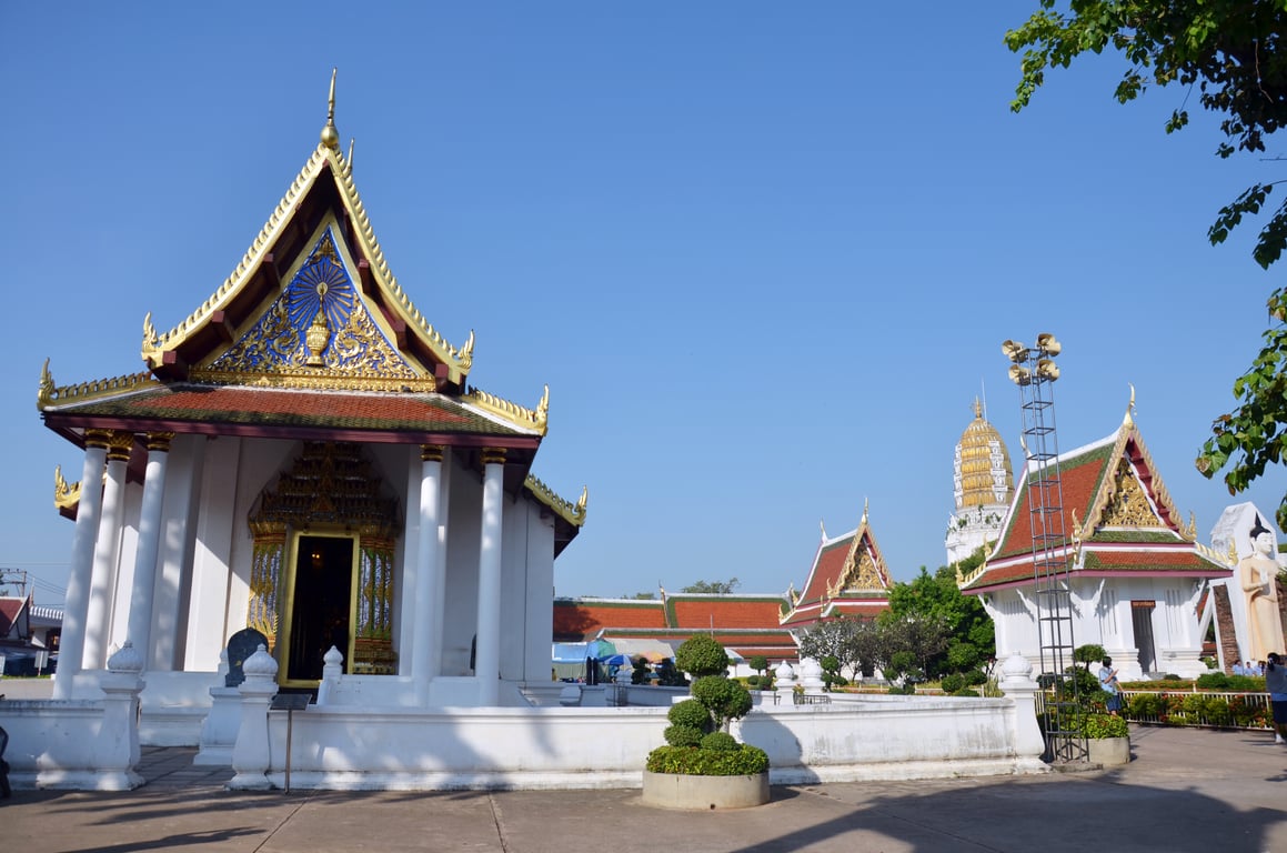 Wat Phra Sri Mahathat poi Thailand Holiday