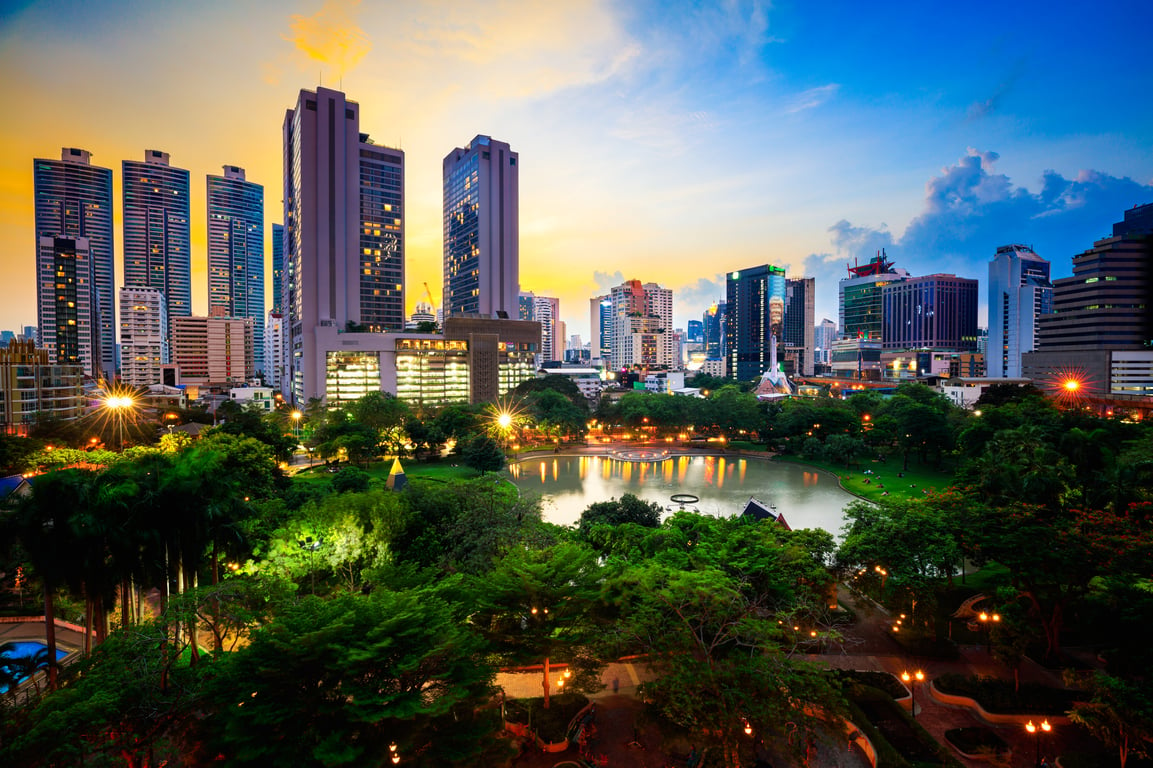 Lumpini Park poi Thailand Holiday