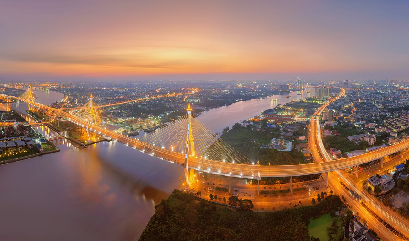 Bhumibol Bridge poi Thailand Holiday