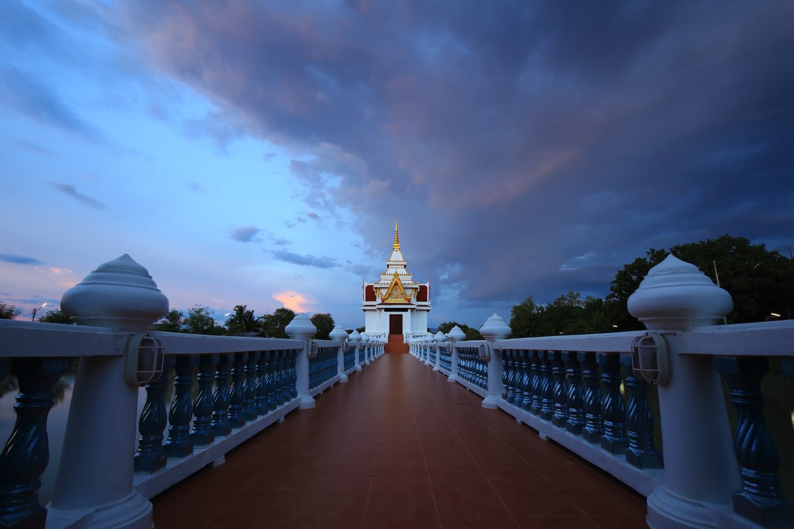 Wat Sawang Arom poi Thailand Holiday