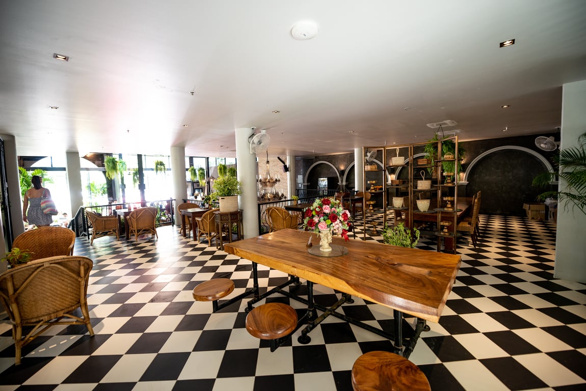 Hern Coffee and Bistro restaurant Thailand Holiday