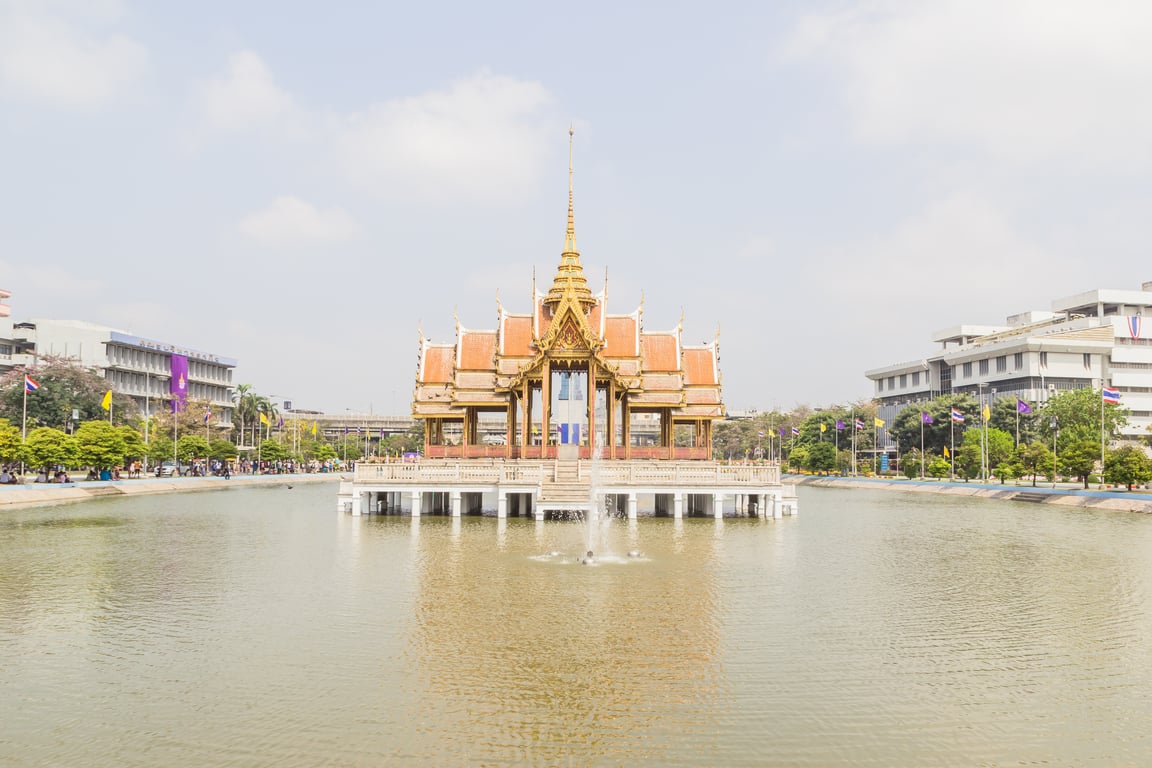 Ramkhamhaeng University poi Thailand Holiday