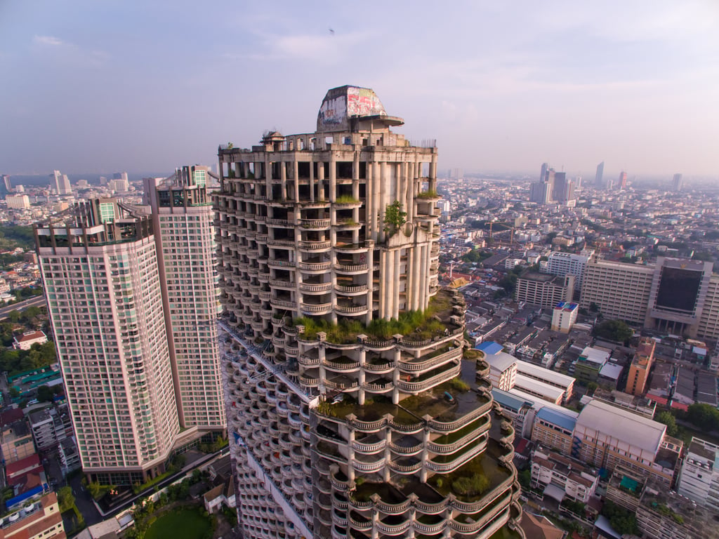 Sathorn Unique Tower poi Thailand Holiday