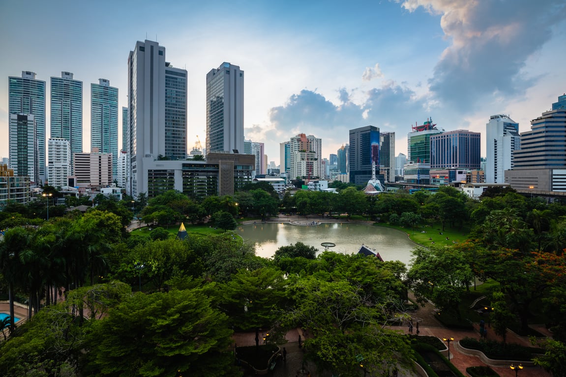 Benchasiri Park poi Thailand Holiday