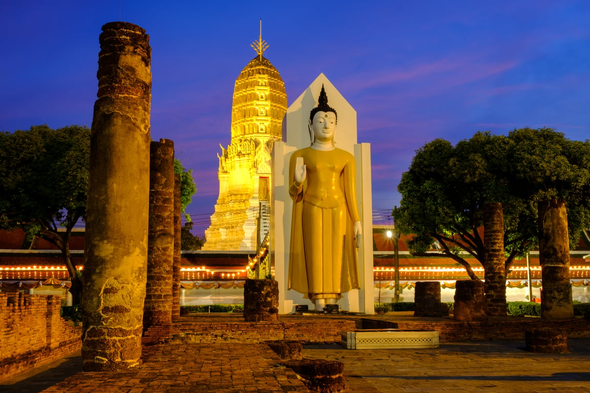 Wat Phra Sri Mahathat  Thailand Holiday