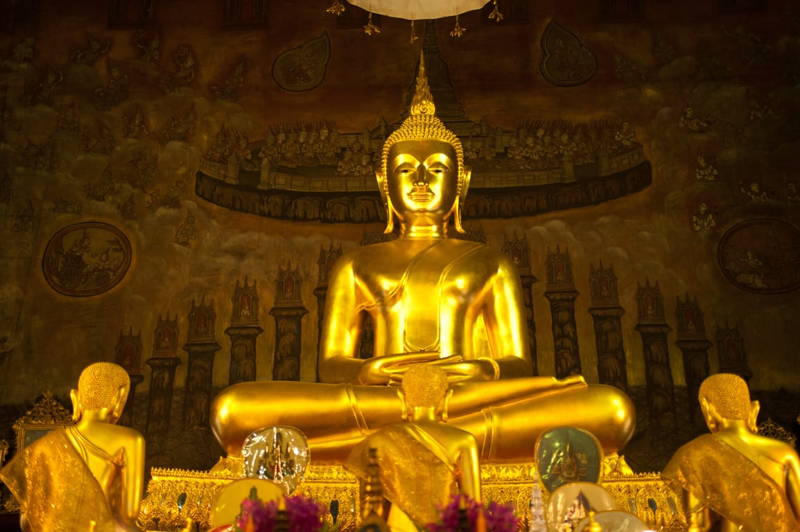 Wat Phra Sri Mahathat poi Thailand Holiday